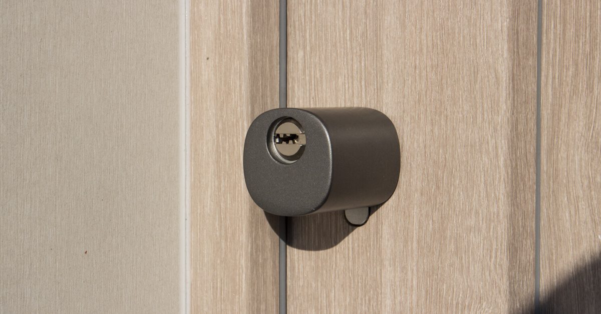 Changing a front door lock: removing the euro cylinder from a UK uPVC door with a single screwdriver