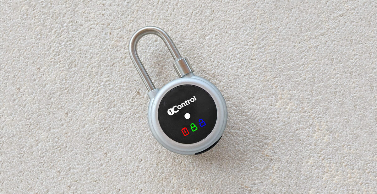 Candado inteligente Bluetooth 1Control LOCO para asegurar las bicis de los huéspedes en el cuarto de bicis