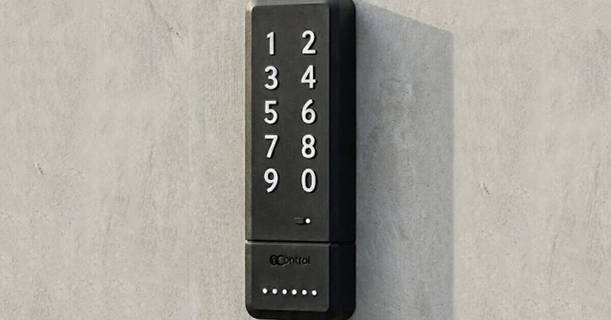 Host che gestisce gli accessi del B&B a distanza dall'app 1Control con PIN a scadenza per gli ospiti