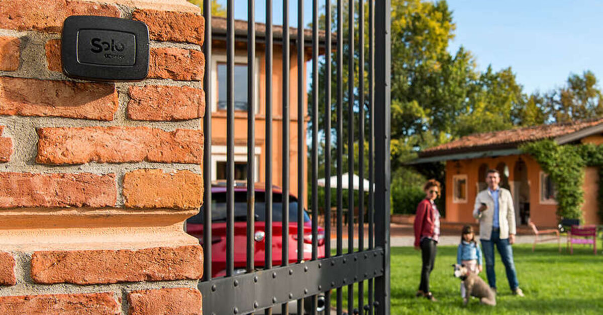 Handsender Mehrfamilienhaus: Tiefgaragentor per Smartphone öffnen mit 1Control SOLO