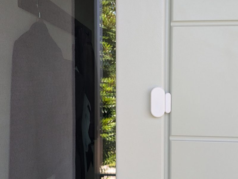 Sensor DORY, white opening sensor fitted between the door and the frame
