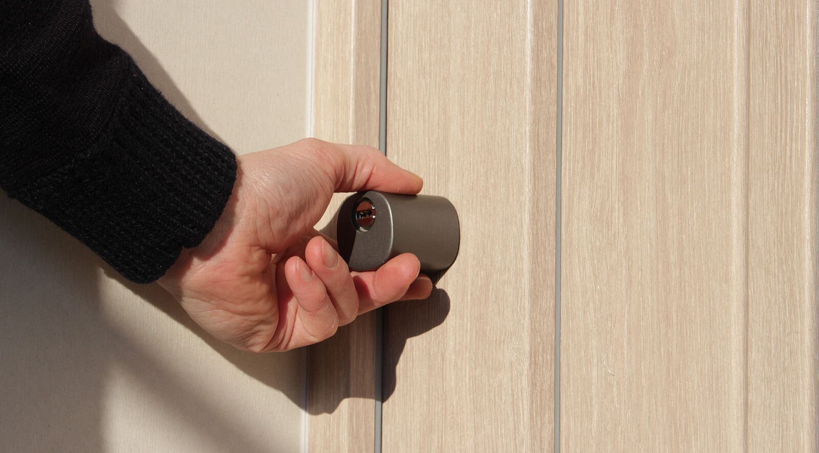 Serrure connectée 1Control DORY installée sans percer sur cylindre européen