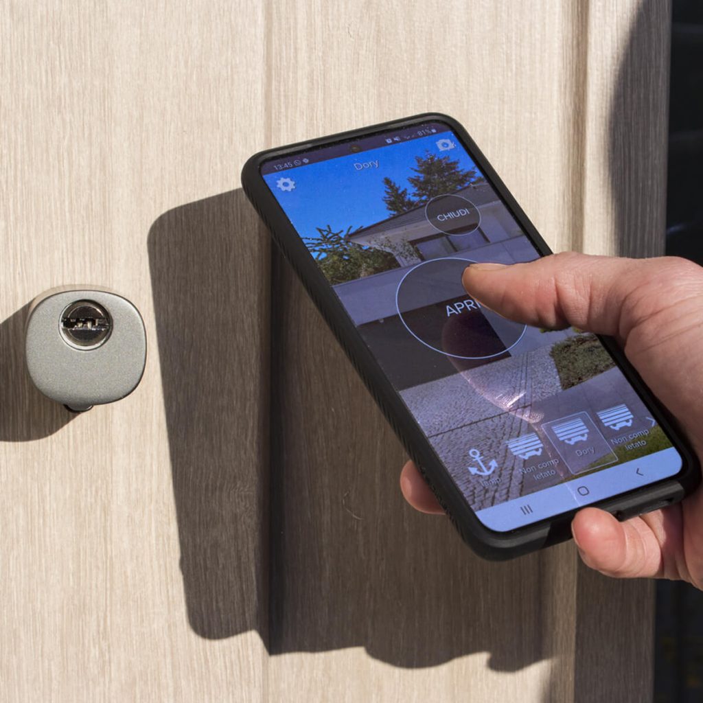 1Control DORY electronic lock to manage the opening of the doors from the Smartphone